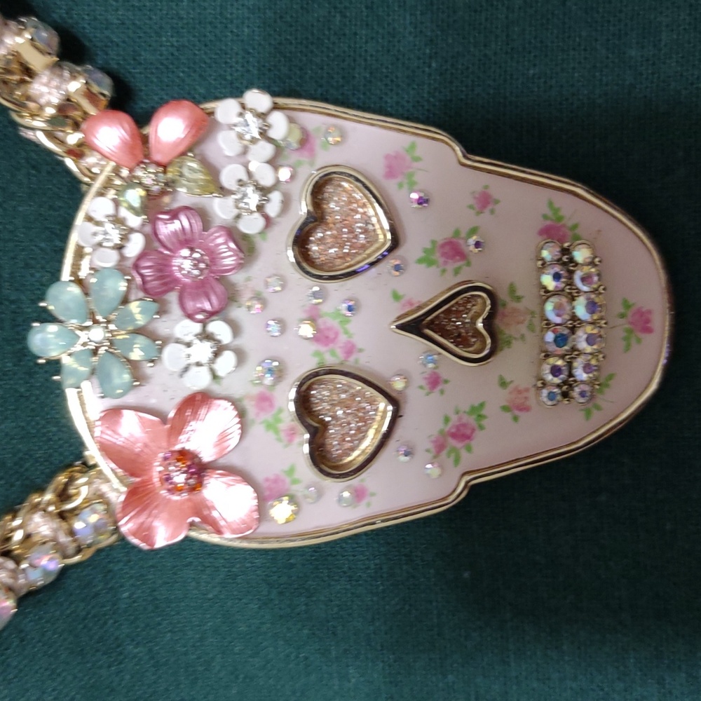 Betsy Johnson decorative Skeleton necklace in good condition.